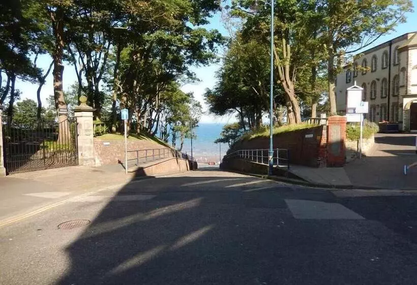 پانسیون Athol House