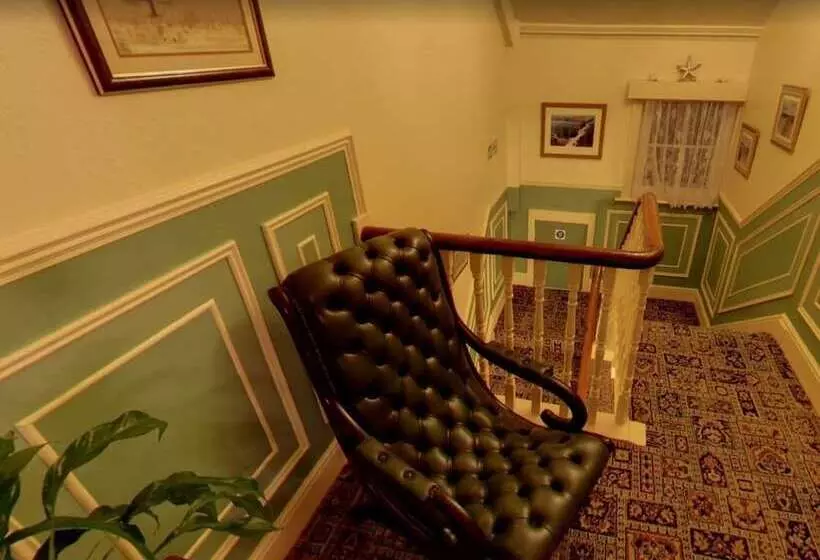 پانسیون Athol House