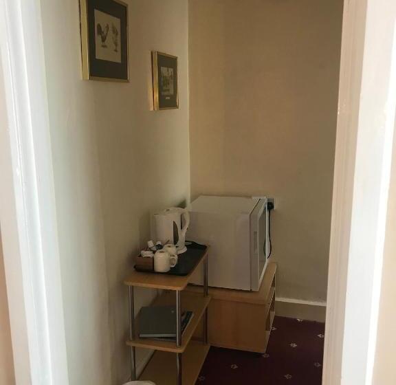 بنسيون The Sandpiper