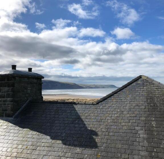 بنسيون The Sandpiper