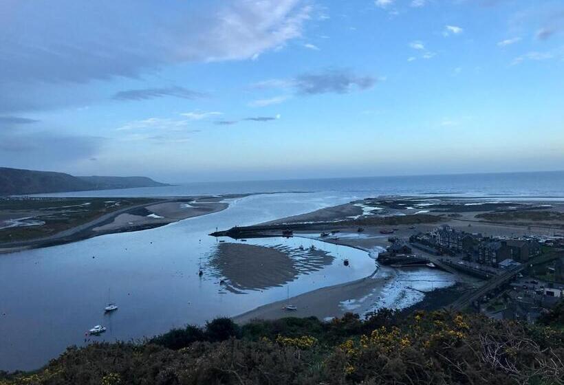 بنسيون The Sandpiper