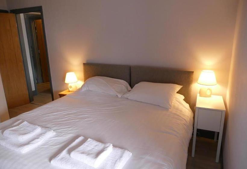 펜션 Ty Waldo Guest House