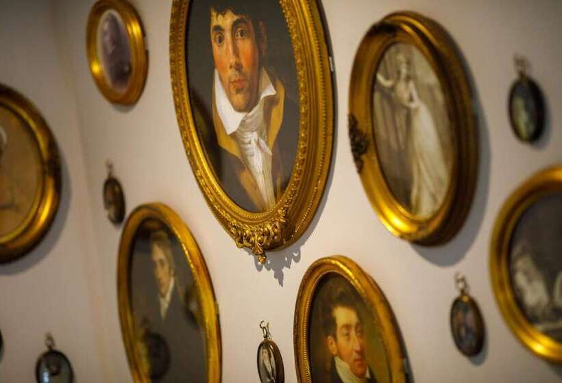 فندق صغير 1777. At The Albion