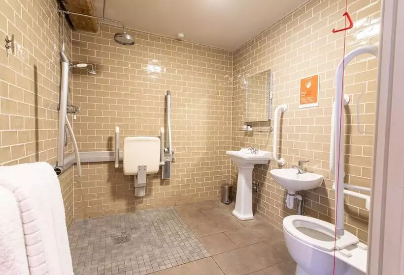 ユースホステル 1777. At The Albion