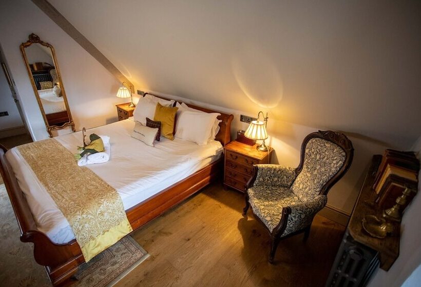 فندق صغير 1777. At The Albion