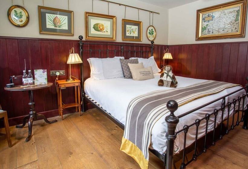 فندق صغير 1777. At The Albion