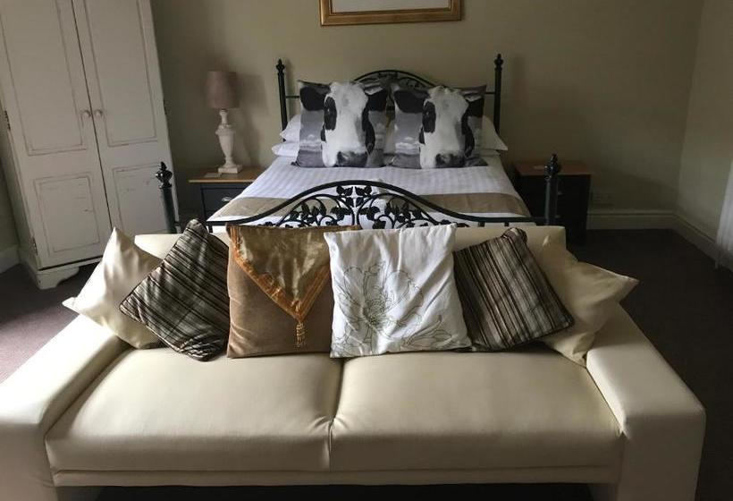 فندق صغير The White Bull Country Inn & Dining