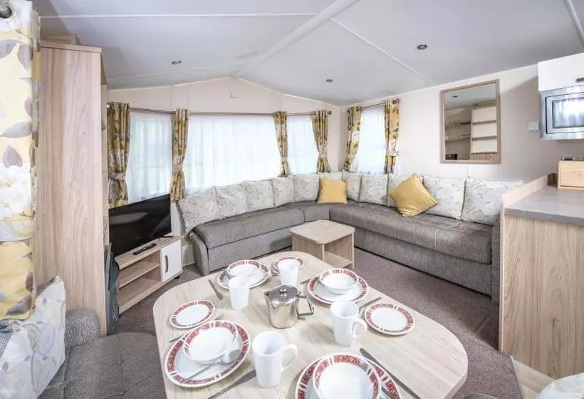 استراحتگاه Trelawne Manor Holiday Park