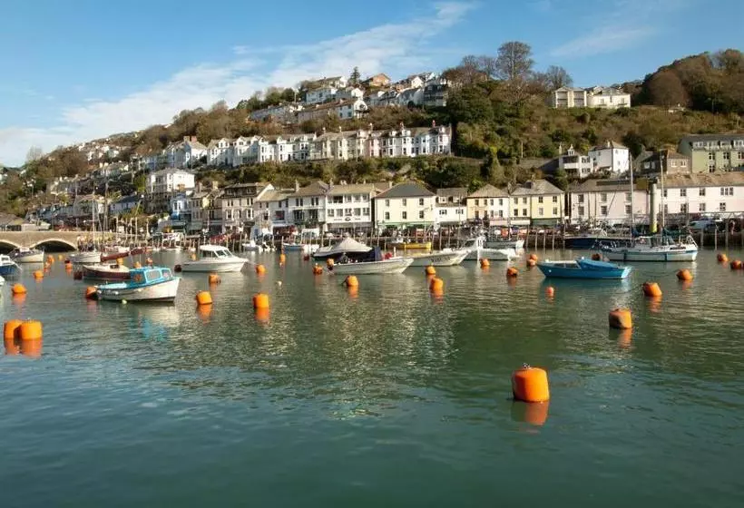 استراحتگاه Trelawne Manor Holiday Park