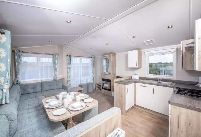 استراحتگاه Trelawne Manor Holiday Park