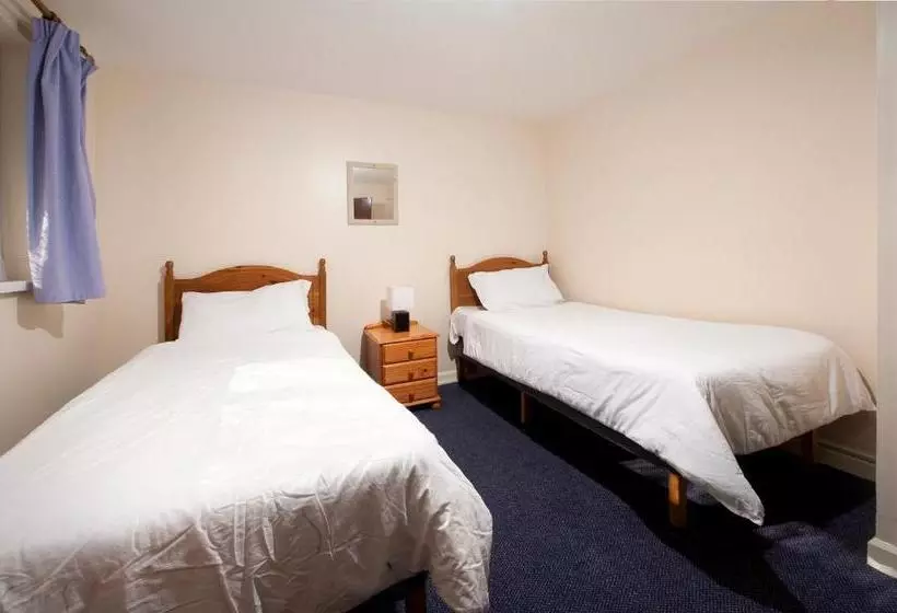 استراحتگاه Trelawne Manor Holiday Park