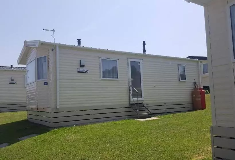 استراحتگاه Trelawne Manor Holiday Park