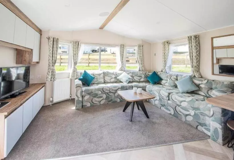 استراحتگاه Trelawne Manor Holiday Park