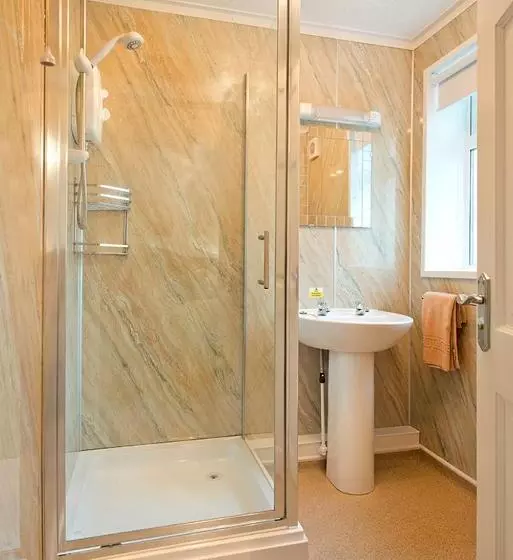 استراحتگاه Trelawne Manor Holiday Park