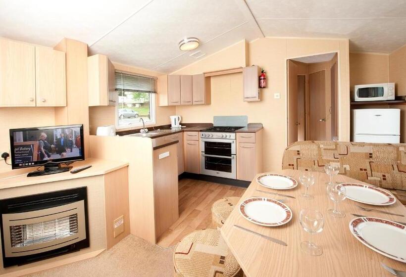 Курорт Trelawne Manor Holiday Park