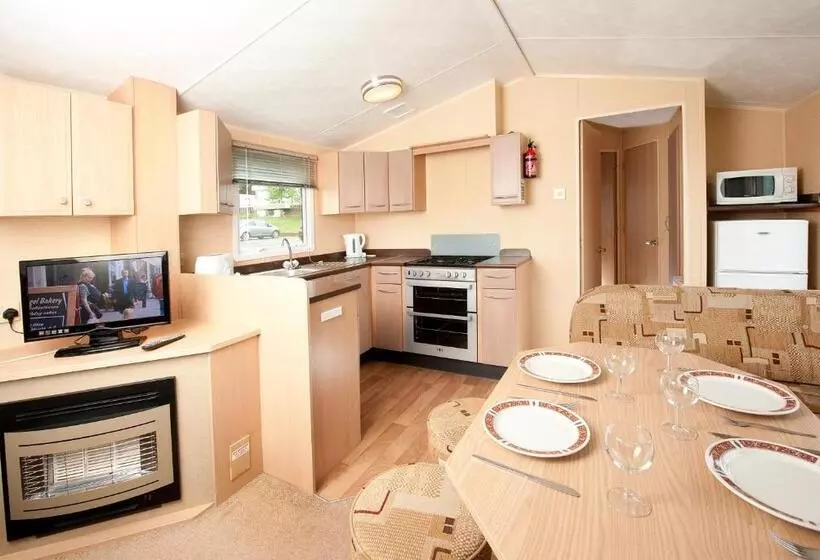 استراحتگاه Trelawne Manor Holiday Park