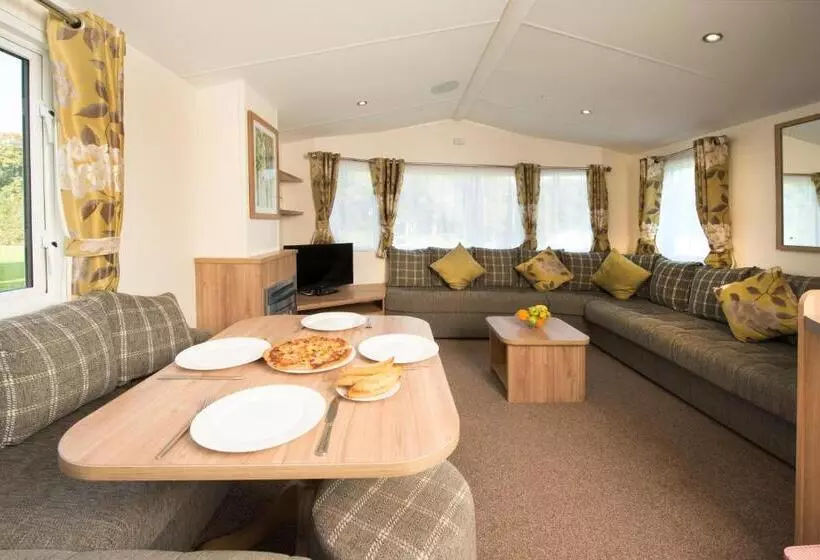 استراحتگاه Trelawne Manor Holiday Park