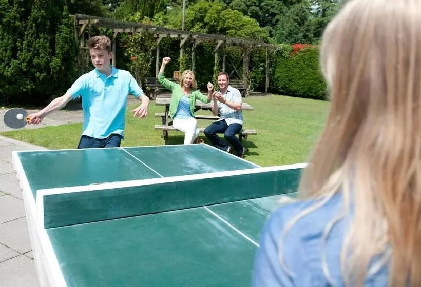 استراحتگاه Trelawne Manor Holiday Park