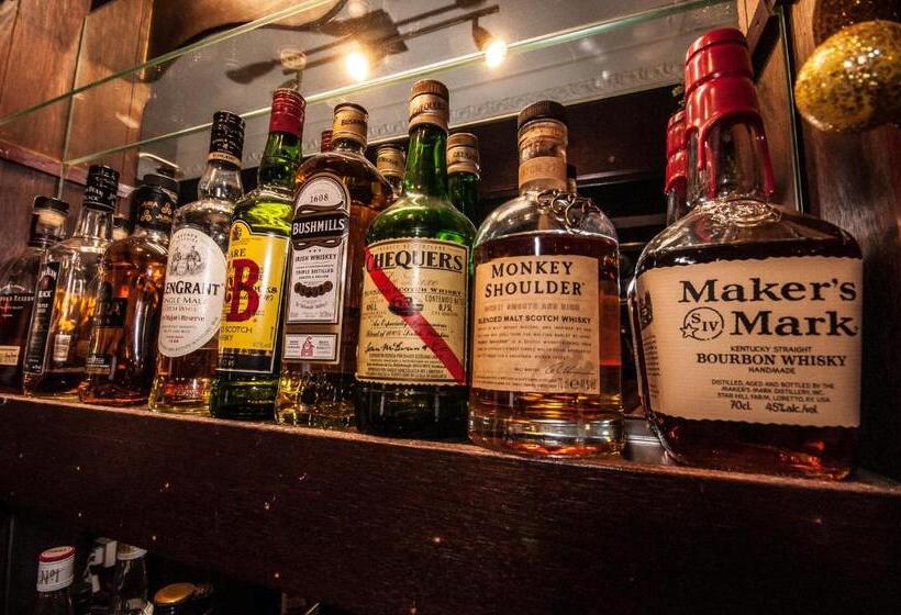 فندق صغير The Chequers Inn