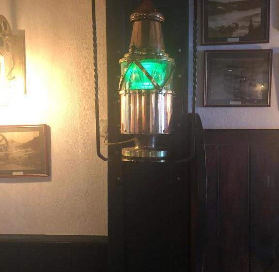 فندق صغير The Top House Inn