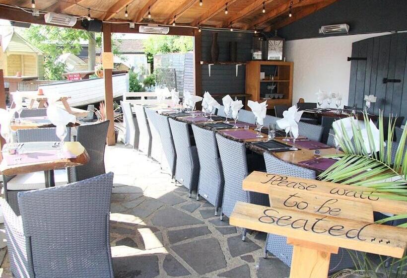 호스텔 The Watersedge, Canal Cottages