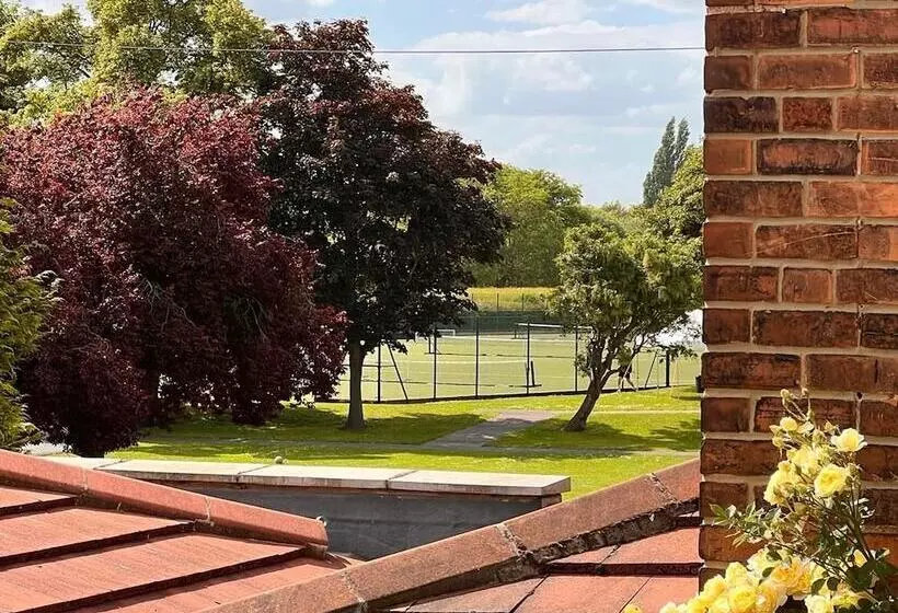 Majatalo Alcuin Lodge