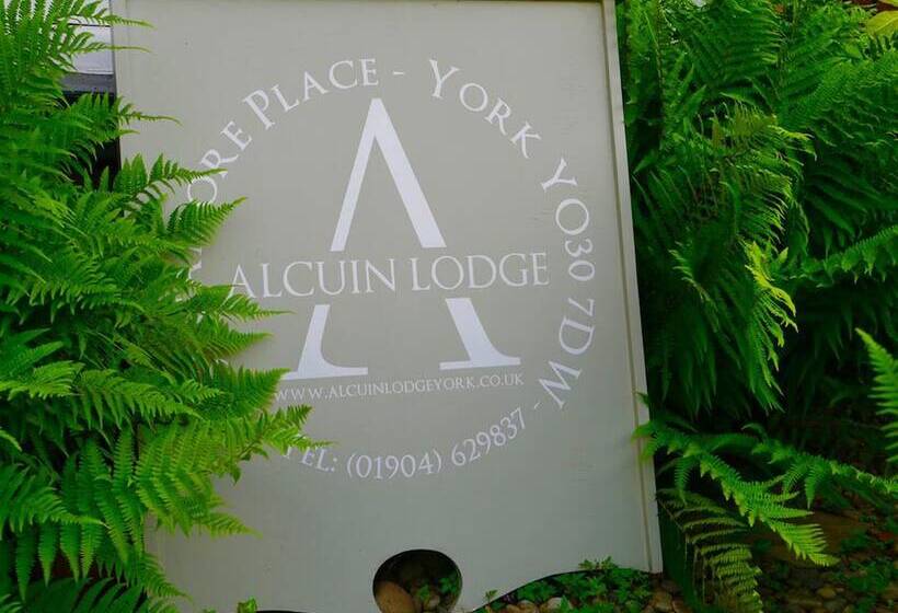 بنسيون Alcuin Lodge