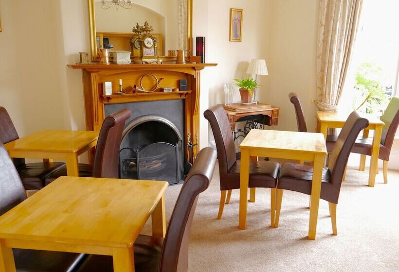 بنسيون Alcuin Lodge