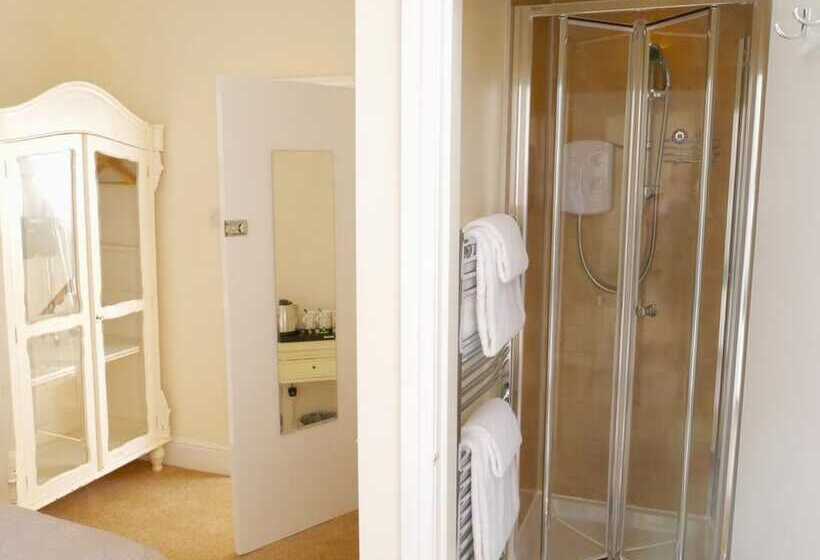 بنسيون Alcuin Lodge