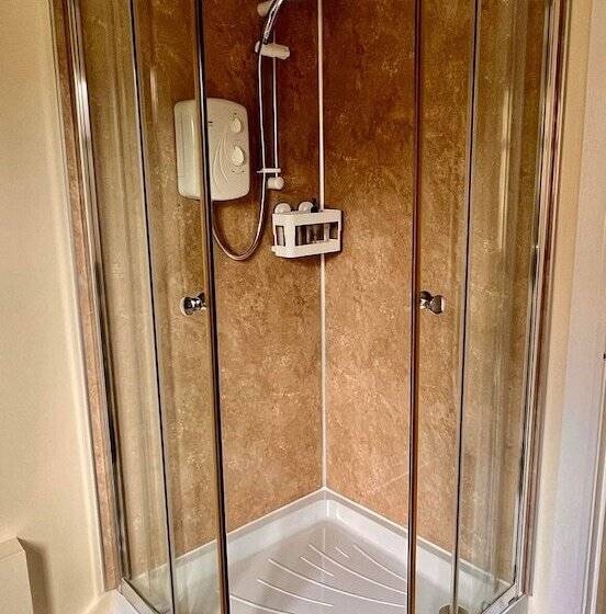 بنسيون Alcuin Lodge