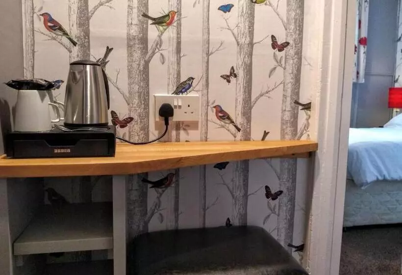 Majatalo Bluebird Lodge