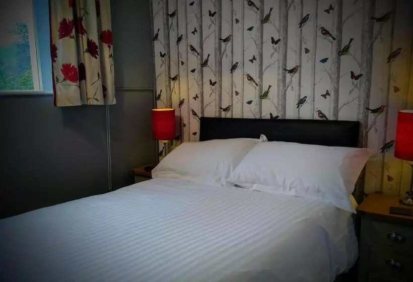 Majatalo Bluebird Lodge