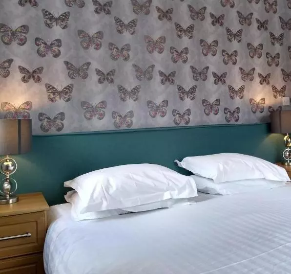 Majatalo Bluebird Lodge