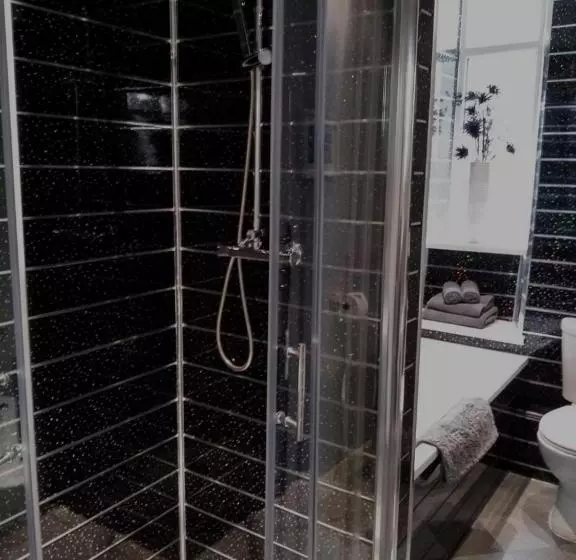 Majatalo Bluebird Lodge