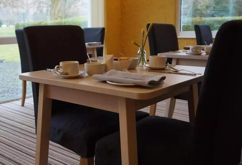 Majatalo Bluebird Lodge