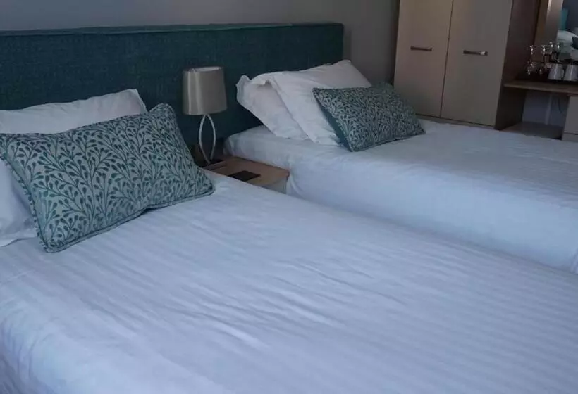 Majatalo Bluebird Lodge