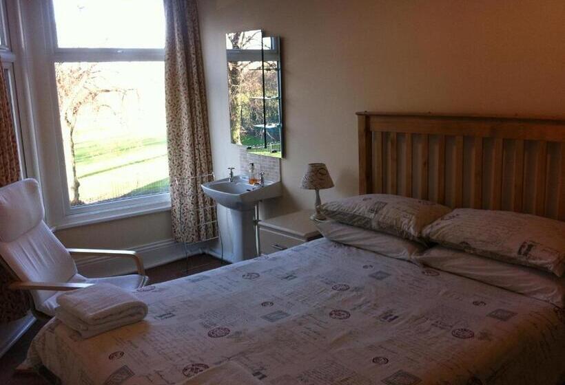 פנסיון Chadwick Guest House