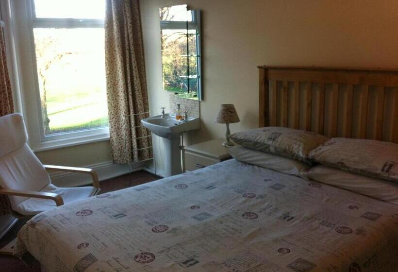 פנסיון Chadwick Guest House