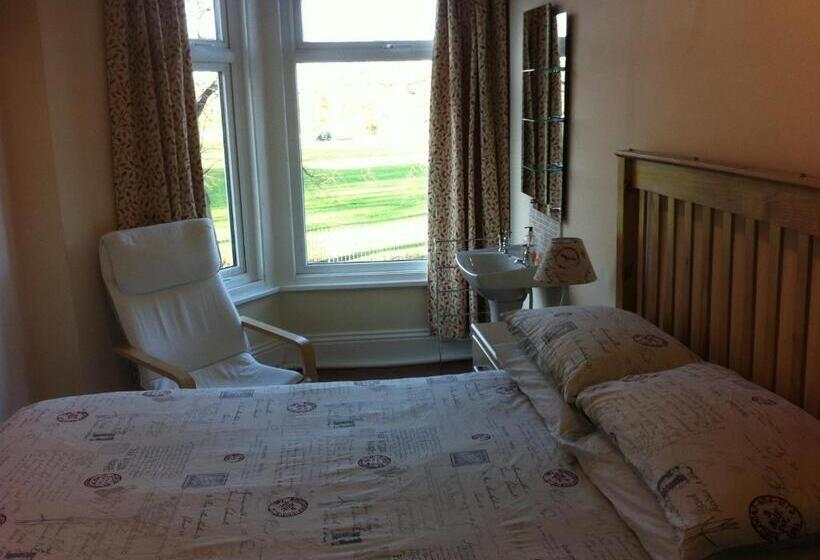 פנסיון Chadwick Guest House