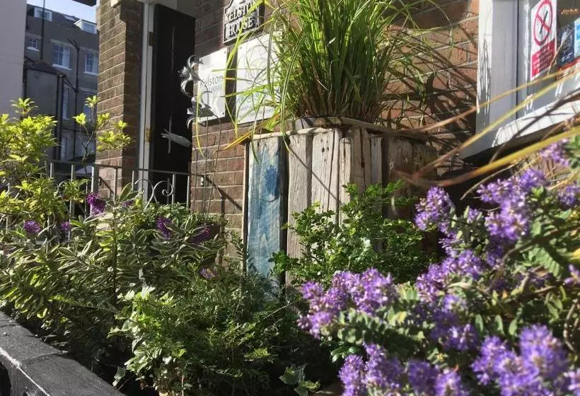 Majatalo Kelston Guest House