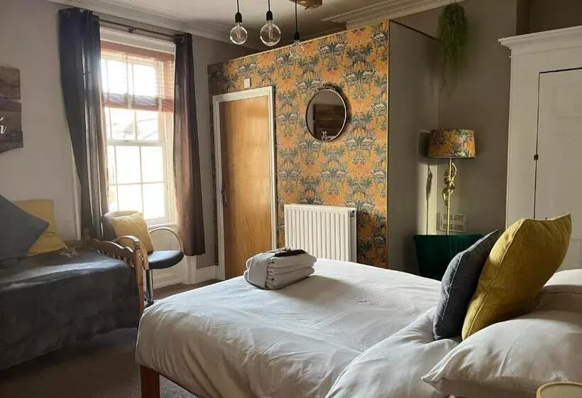 Majatalo Kelston Guest House