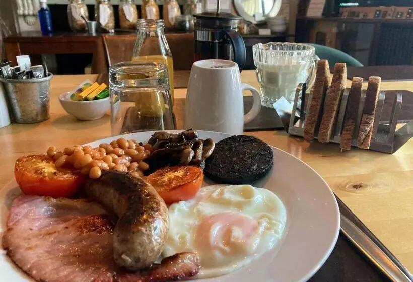 Majatalo Kelston Guest House