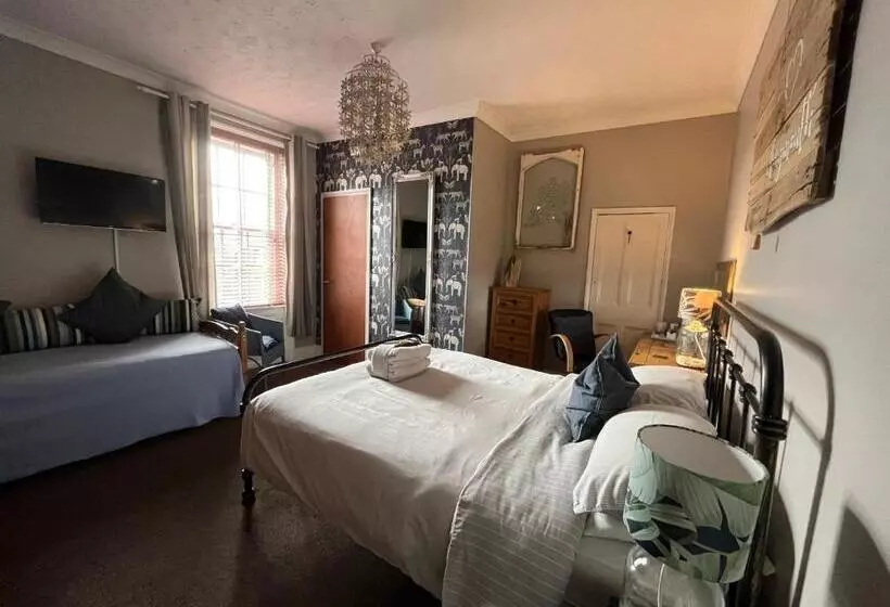 Majatalo Kelston Guest House