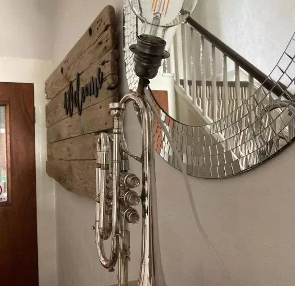 Majatalo Kelston Guest House