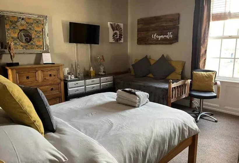 Majatalo Kelston Guest House