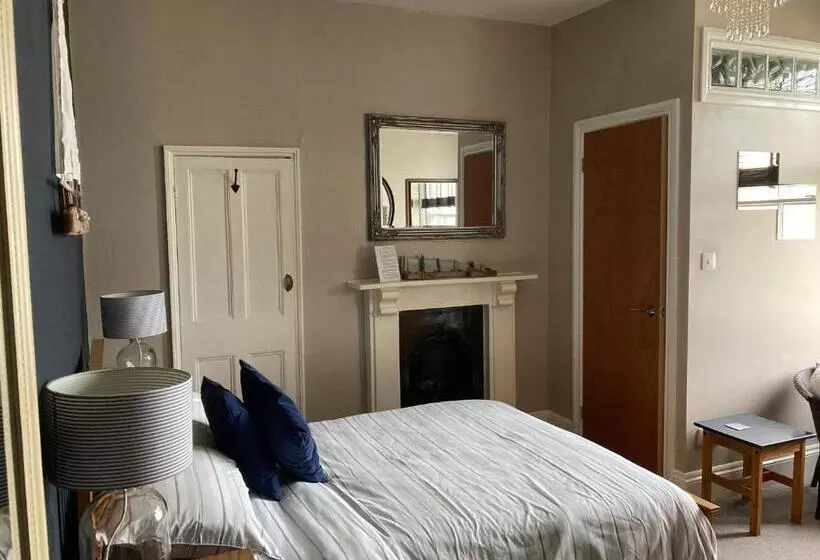 Majatalo Kelston Guest House