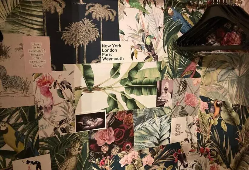 Majatalo Kelston Guest House