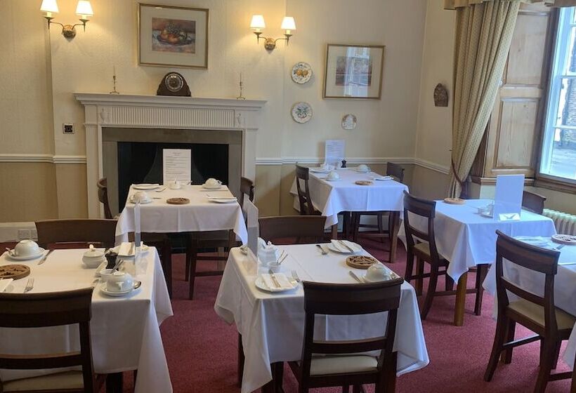 بنسيون Orchard Club   Newton House