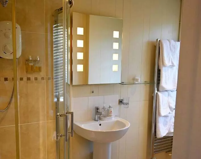 Majatalo Orchard Club   Newton House