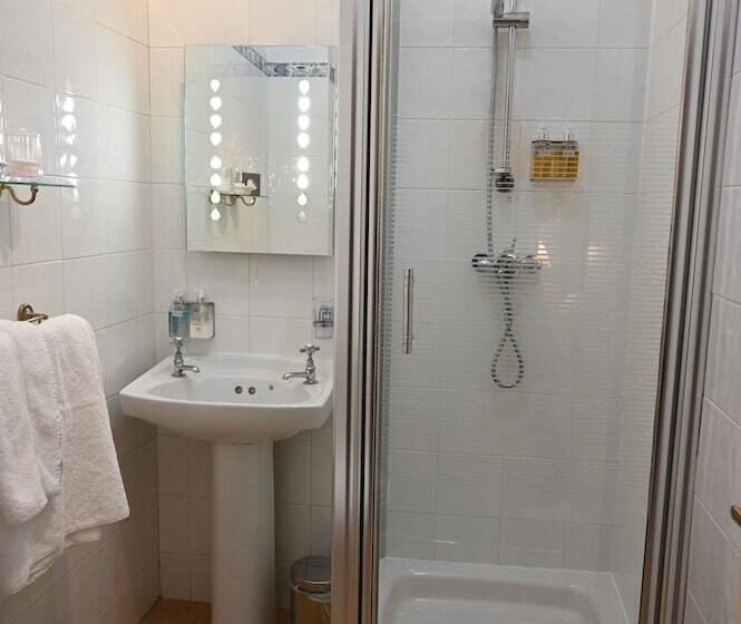 بنسيون Orchard Club   Newton House